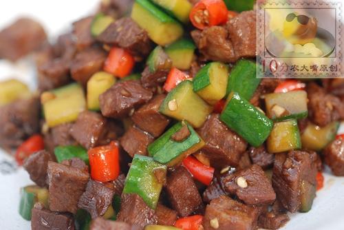 酱爆牛舌的做法