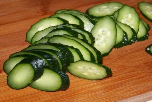 清香黄瓜蒸翅根的做法