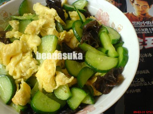 黄瓜木耳炒鸡蛋的做法