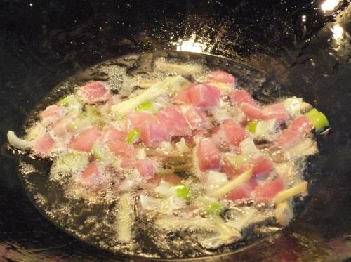 里脊蚕豆的做法