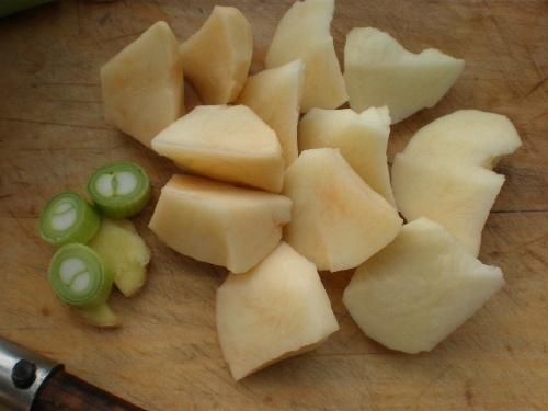 香菇土豆炖鸡脖子的做法