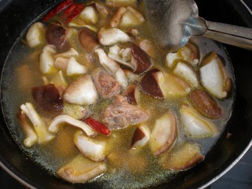 香菇土豆炖鸡脖子的做法