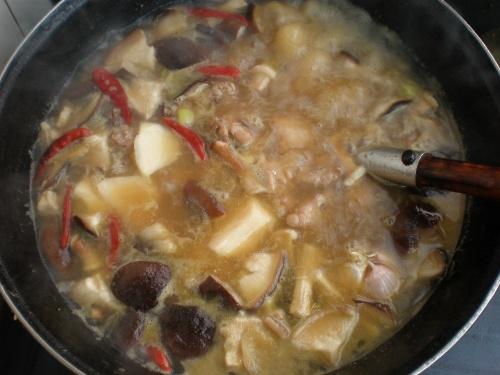 香菇土豆炖鸡脖子的做法