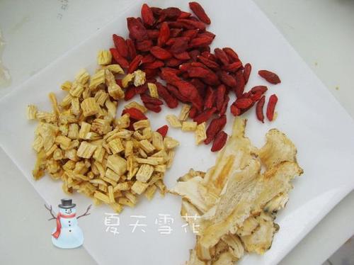 三味乌鸡沙锅煲的做法