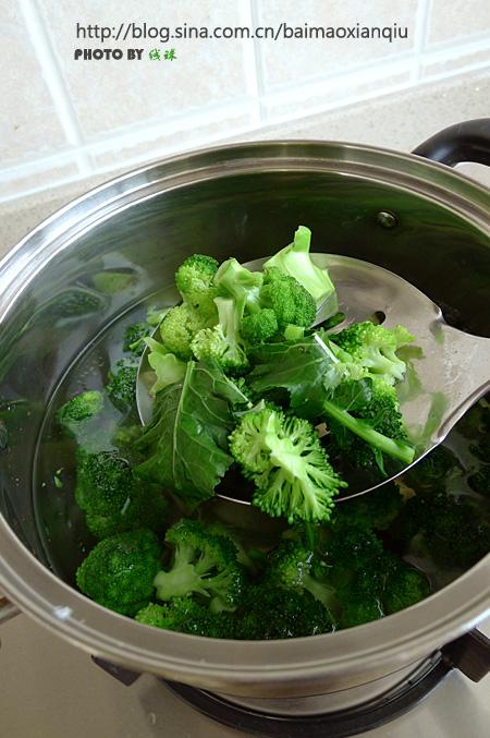 西兰花拌蘑菇的做法