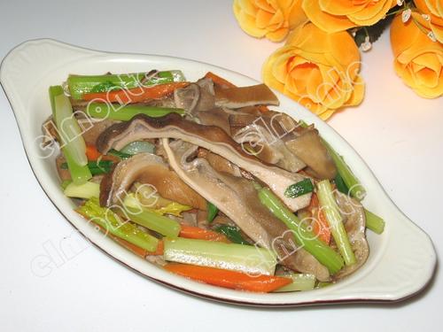 西芹拌猪肚的做法