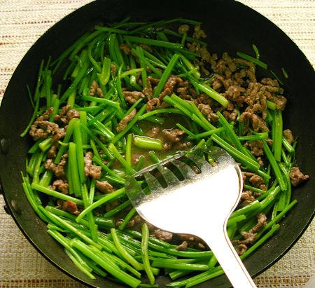 牛肉丝炒香芹的做法