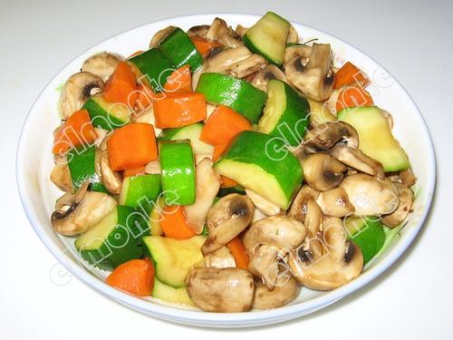 意大利瓜炒蘑菇的做法