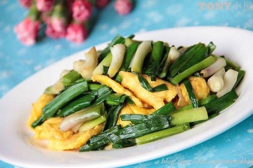 大蒜叶炒蛋的做法