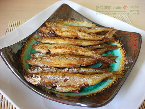 酥炸多春鱼的做法