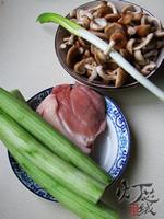 丝瓜肉片香菇汤的做法