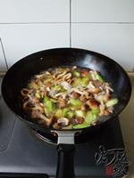 丝瓜肉片香菇汤的做法