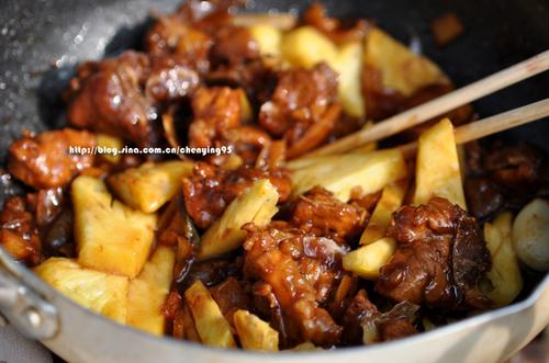 菠萝滋味糖醋排骨的做法