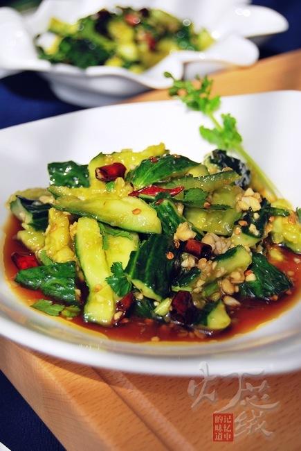 辣油泼黄瓜的做法