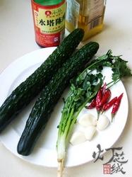 辣油泼黄瓜的做法
