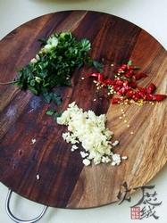 辣油泼黄瓜的做法