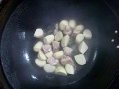 芋头烧肉的做法