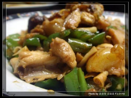 青椒蒜片爆鸡丁的做法