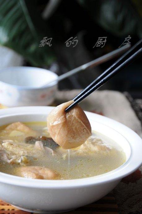 油豆腐木耳笋鸡汤的做法