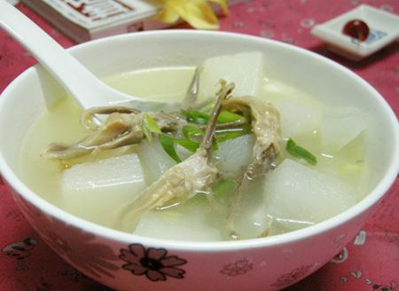 萝卜鸭舌汤的做法