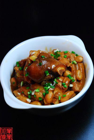 南乳莲藕焖猪脚的做法