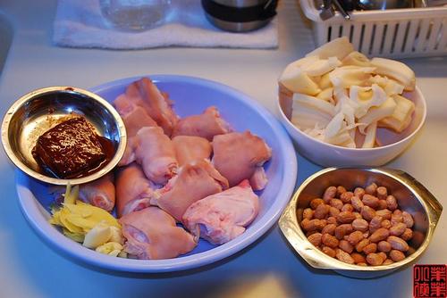 南乳莲藕焖猪脚的做法