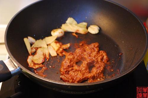 南乳莲藕焖猪脚的做法