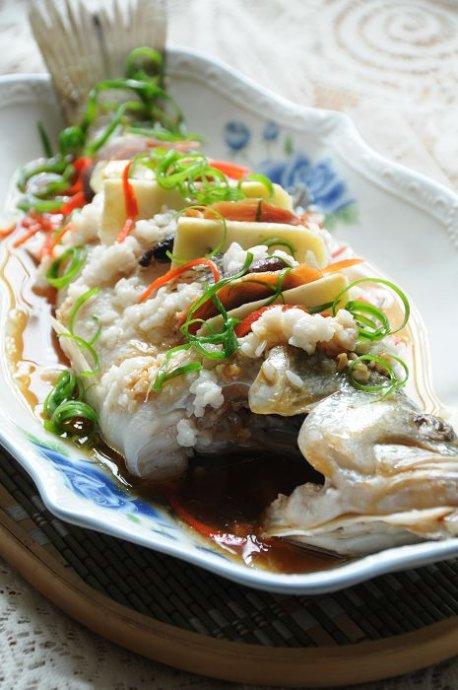 酒酿蒸鲈鱼的做法
