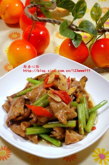 芹菜爆肉的做法