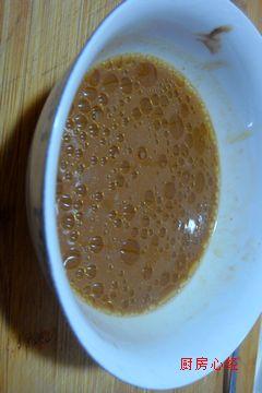 芹菜爆肉的做法