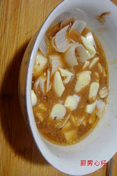 芹菜爆肉的做法