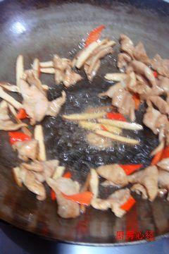 芹菜爆肉的做法