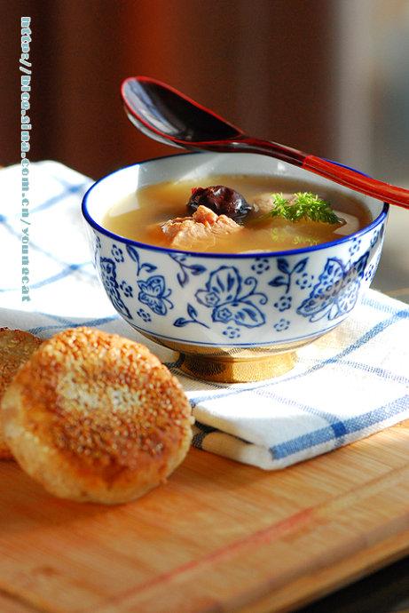 黄芪大枣羊肉汤配麻酱烧饼的做法