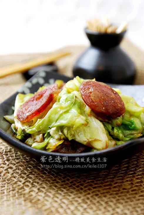 腊肠手撕包菜的做法