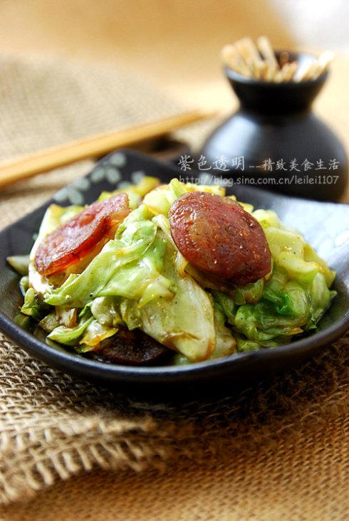 腊肠手撕包菜的做法