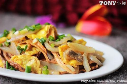 洋葱炒蛋的做法