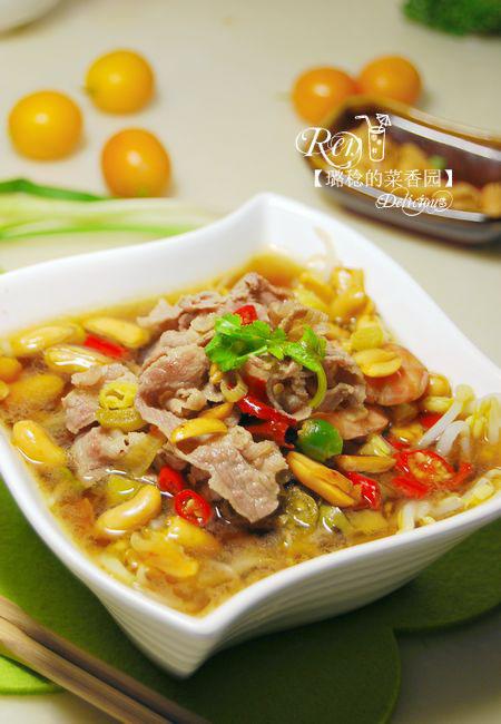 三椒酸汤浸肥牛卷的做法