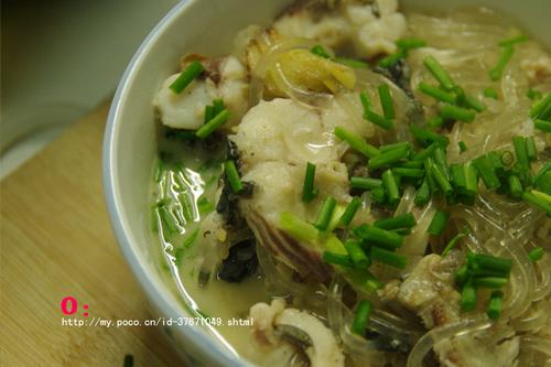 红薯粉煮鱼的做法