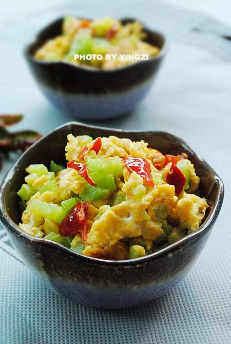 剁椒鸡蛋炒莴笋的做法