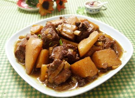 川味土豆烧排骨的做法