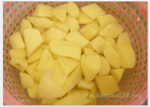 川味土豆烧排骨的做法