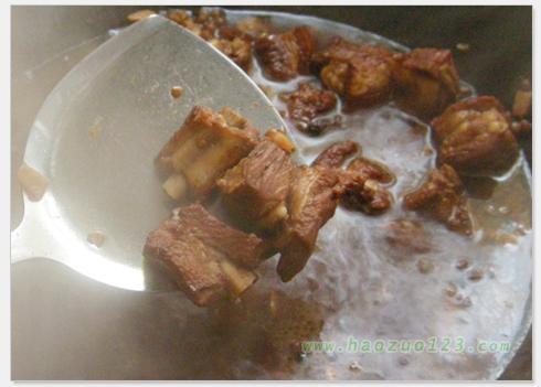 川味土豆烧排骨的做法