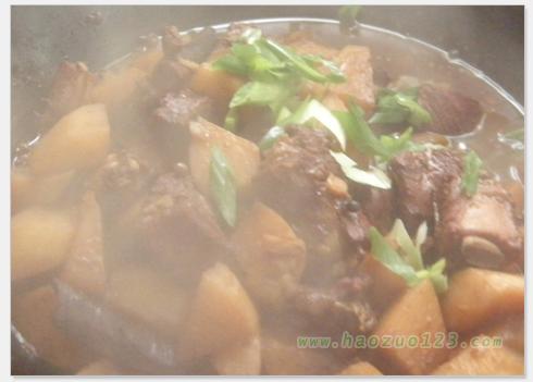 川味土豆烧排骨的做法