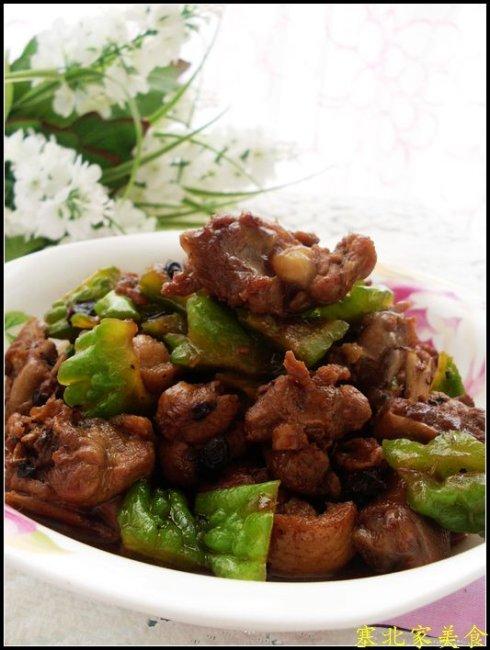 苦瓜焖鸭的做法