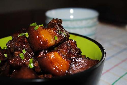 莲藕焖肉的做法