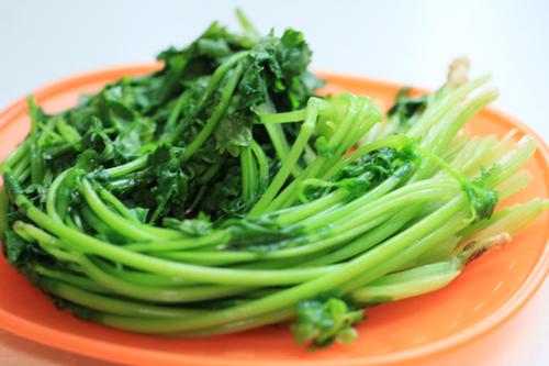 花生米拌香菜的做法