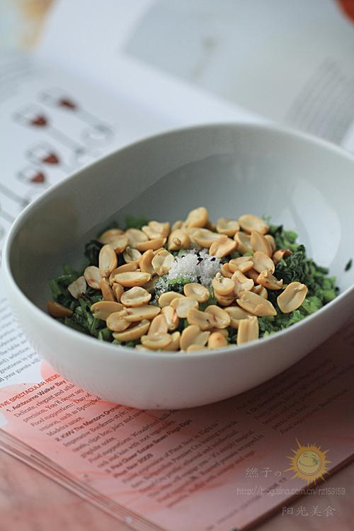 花生米拌香菜的做法