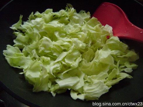 炝炒圆白菜的做法