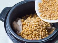 黄豆猪蹄汤的做法