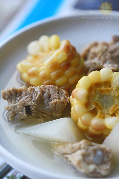 玉米萝卜排骨汤的做法